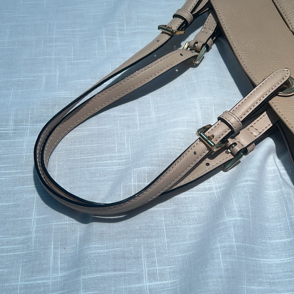 Michael Kors Camel Tan Bedford Tote Bag with Gold Accents. EUC. - Picture 5 of 14